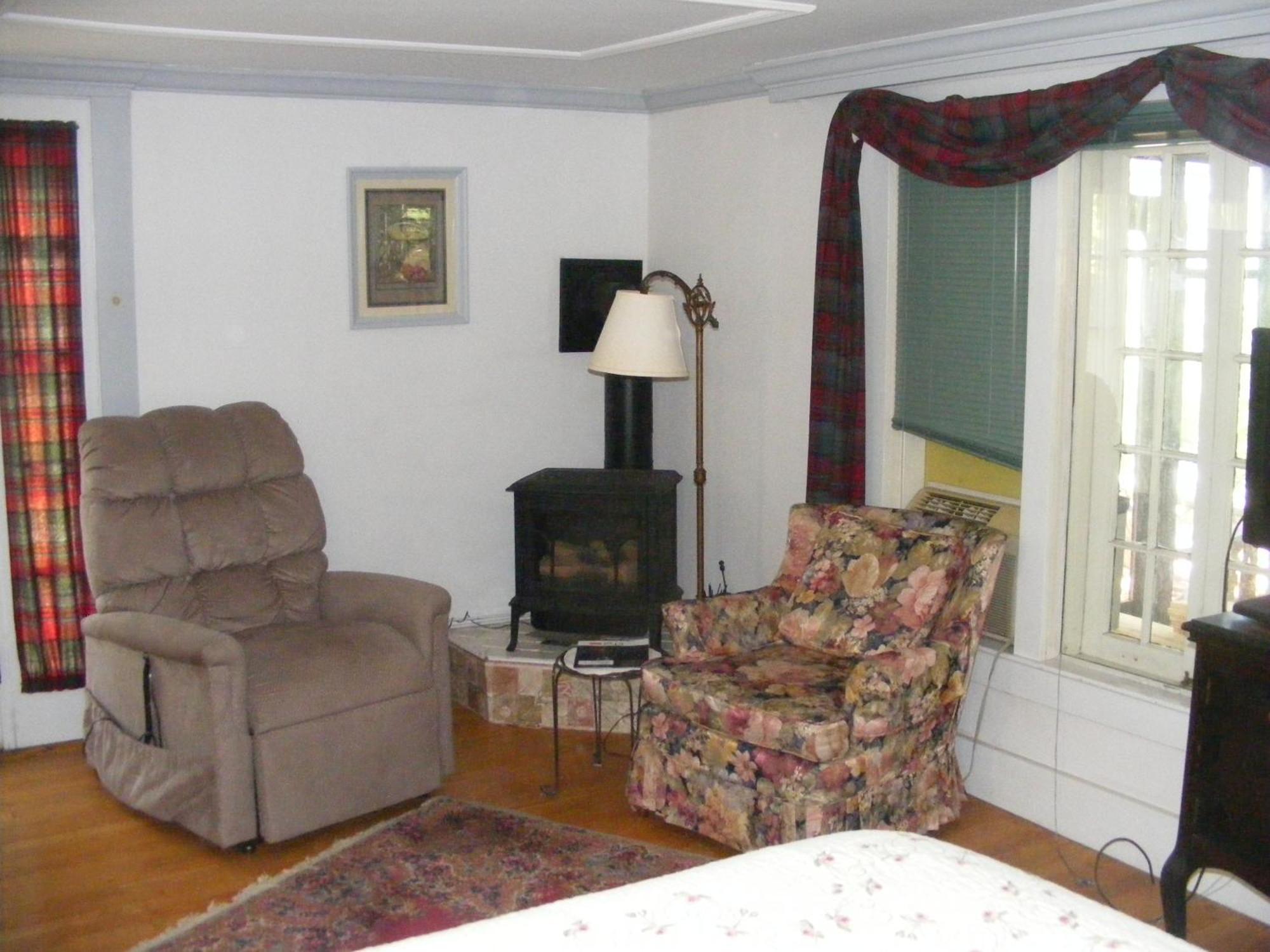 The Tartan Fox At The Meadmere Swanzey Exterior foto